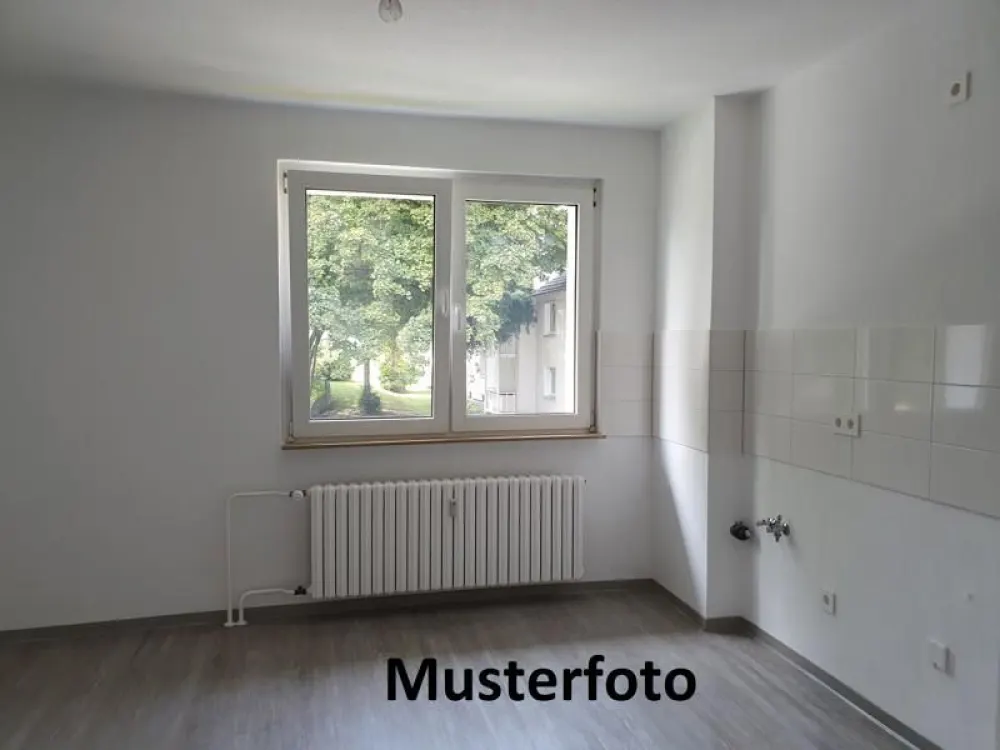großzügige, stadtnahe 2-Zimmer-Wohnung mit Balkon