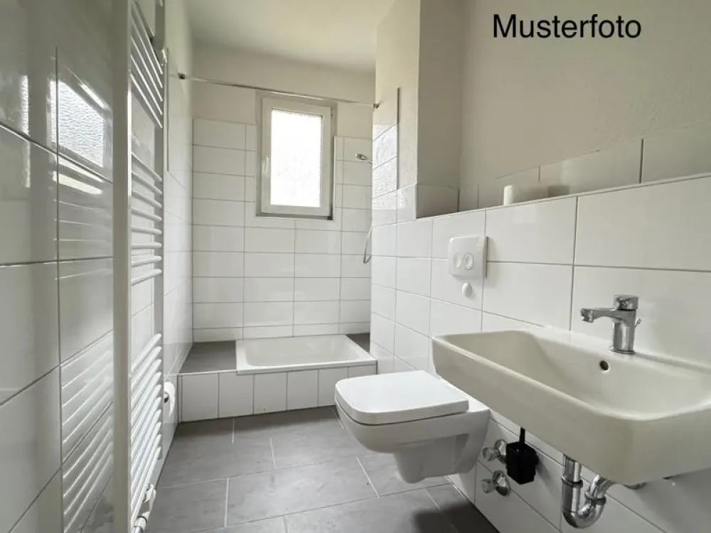großzügige, stadtnahe 2-Zimmer-Wohnung mit Balkon