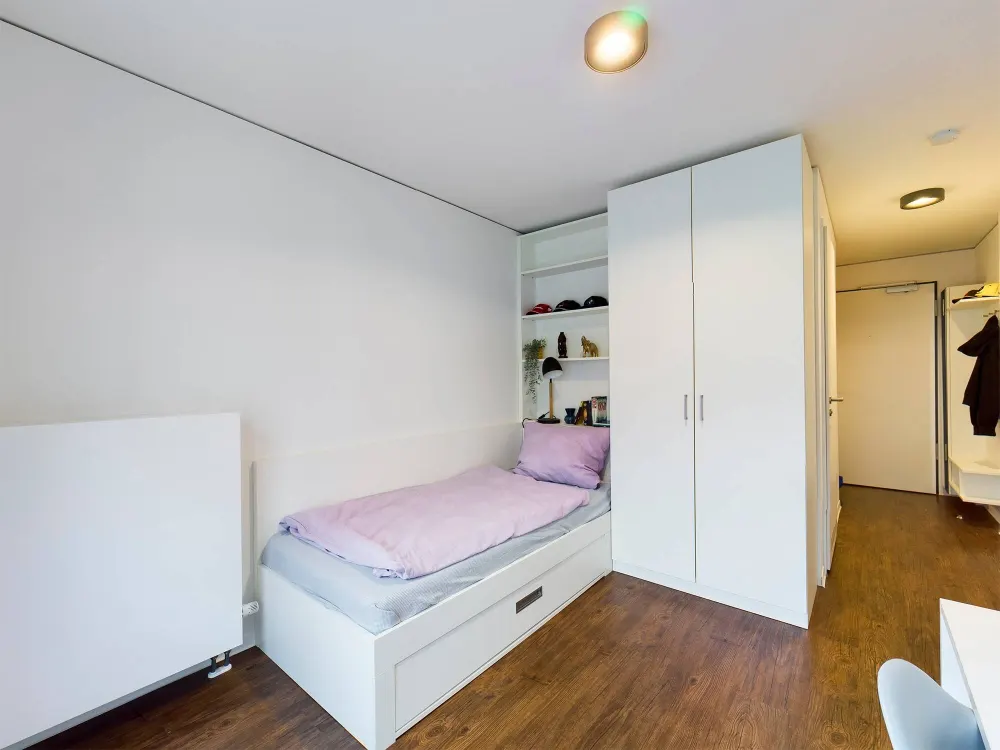 DIE ZIMMEREI | From July: Furnished all-inclusive apartment: flexible due to subway proximity | Basic Bude