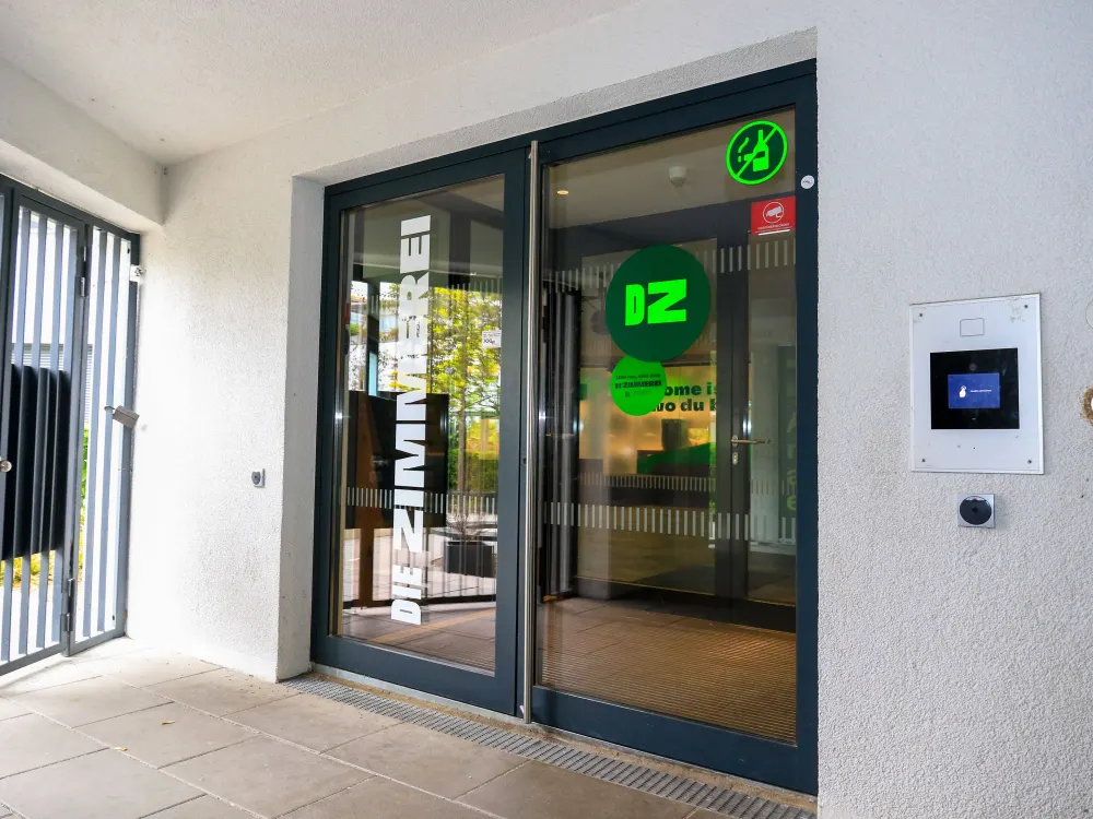 DIE ZIMMEREI | From July: Furnished all-inclusive apartment: flexible due to subway proximity | Basic Bude