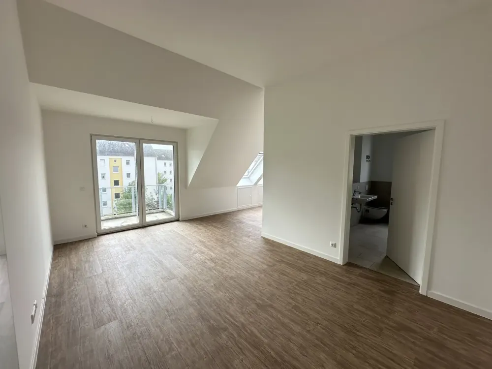 2 Zimmer im Dachgeschoss mit Balkon, Tiefgarage, Aufzug, Dusche, Badewanne