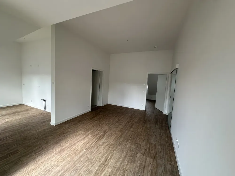 2 Zimmer im Dachgeschoss mit Balkon, Tiefgarage, Aufzug, Dusche, Badewanne