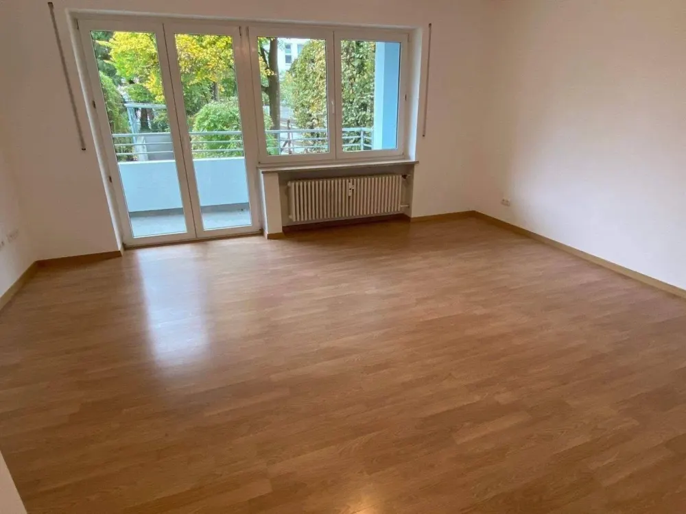 3 Zimmerwohnung mit Einbauküche und Balkon zum Innenhof
