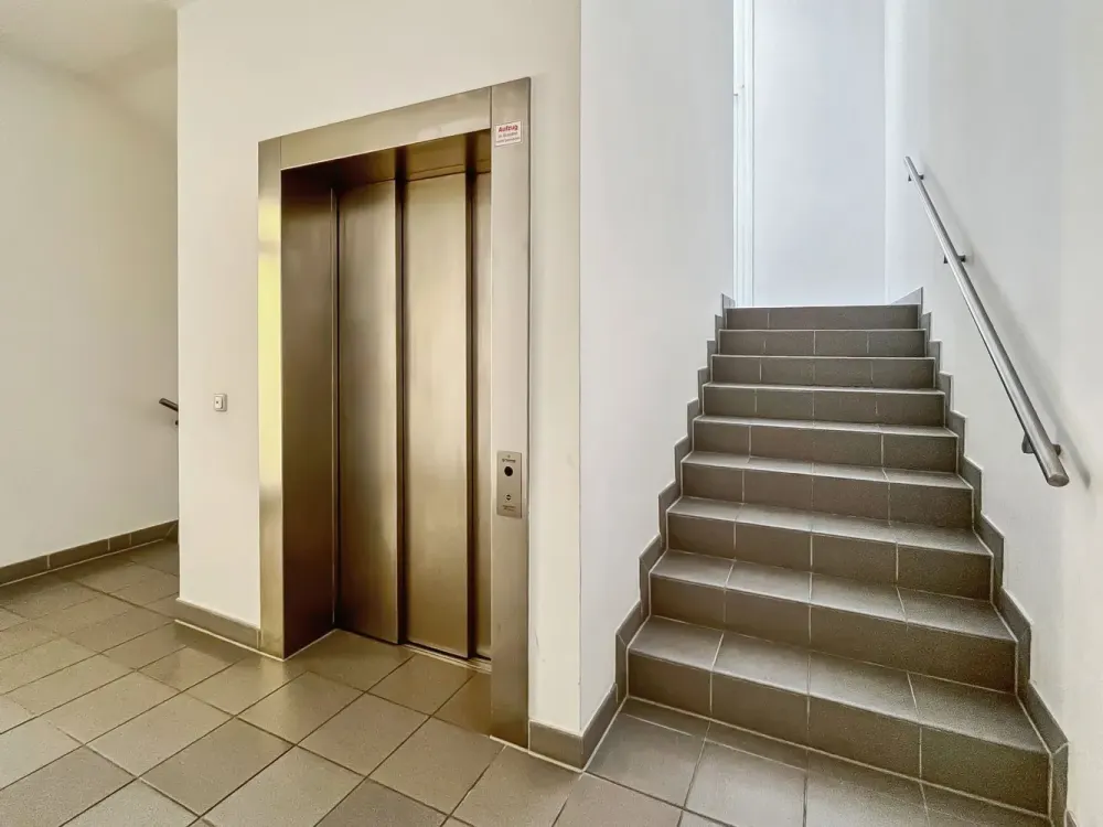 zentrales Wohnen: 2-Zi.-Wohnung in Leipzig-Neustadt mit TG