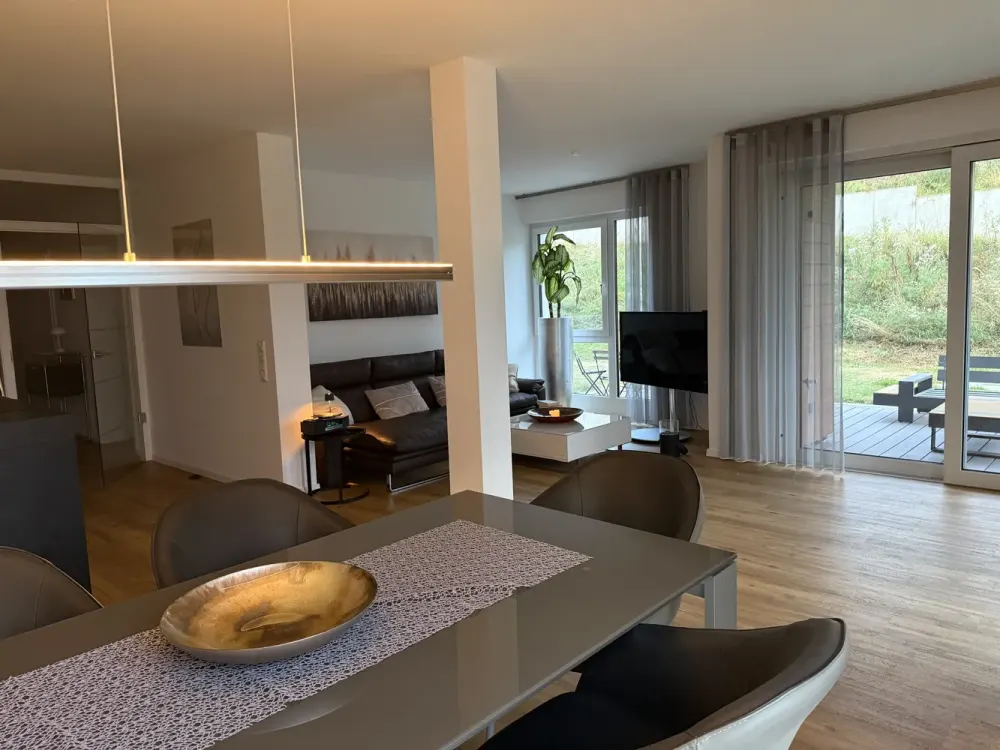 High-quality 3-room apartment with terrace for rent