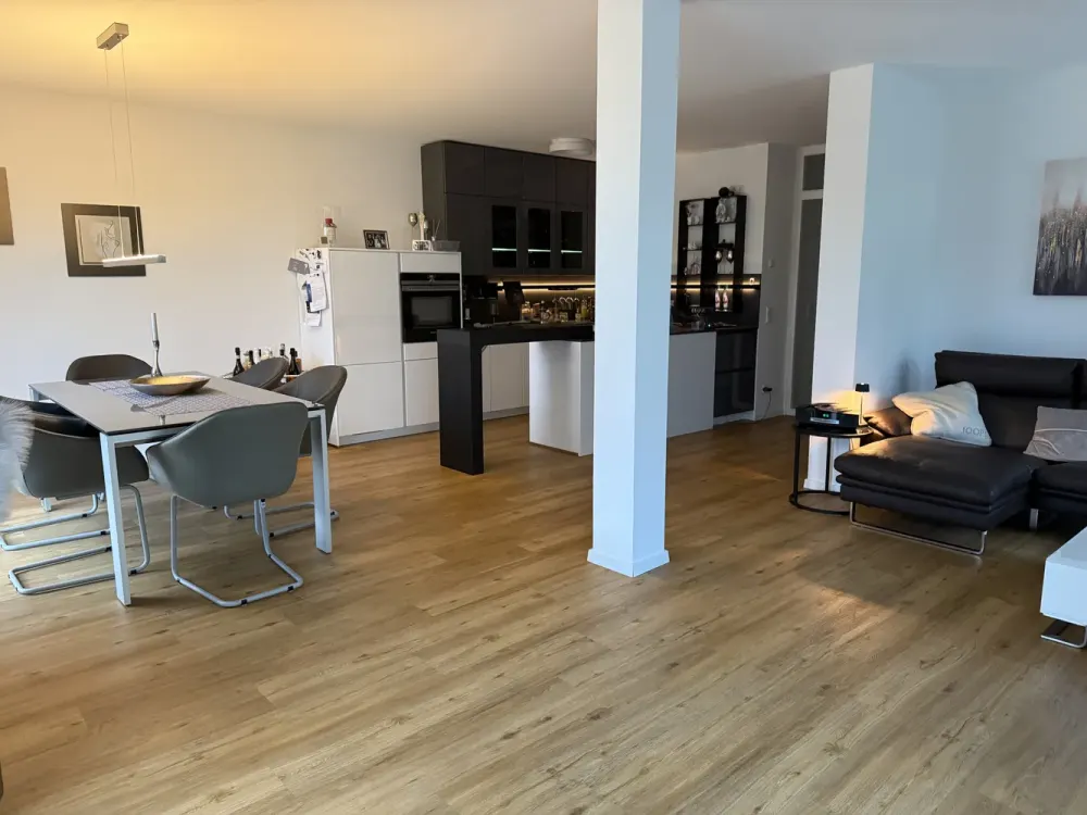 High-quality 3-room apartment with terrace for rent