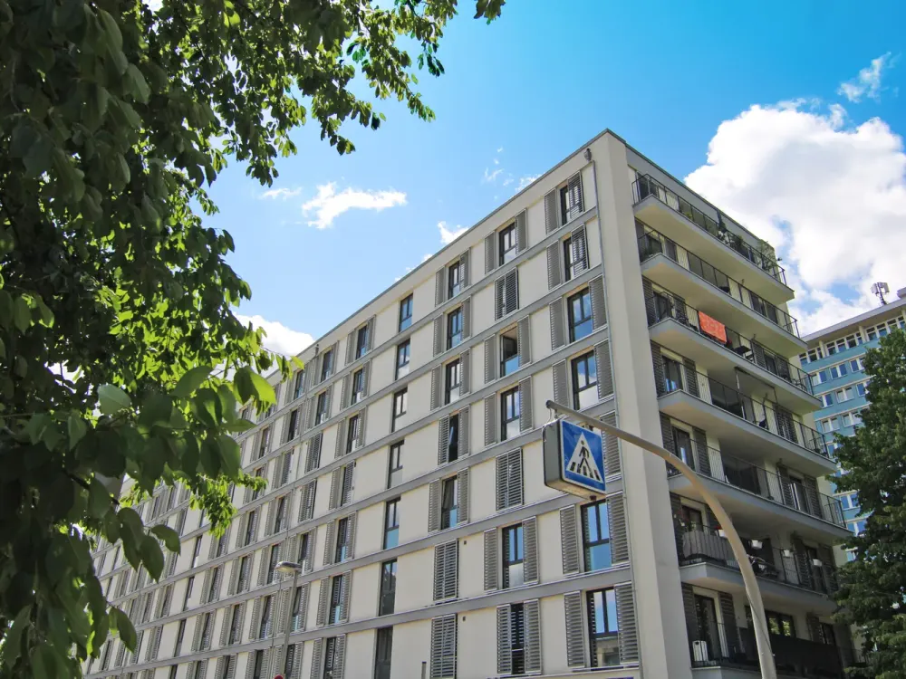 Zauberhafte Komfortwohnung mit Terrasse und eigenem Gartenstück: tolle Lage, Berolinastraße!