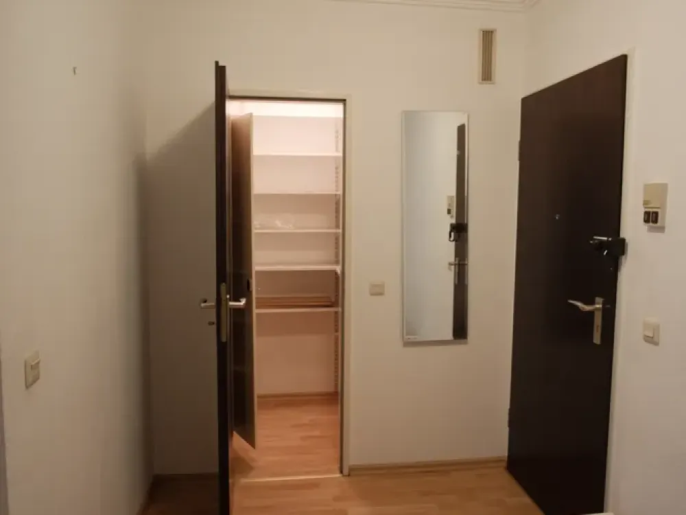 Two Rooms in Cologne: Bright Apartment with Balcony and Shared Garden Use