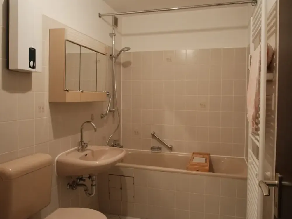 Two Rooms in Cologne: Bright Apartment with Balcony and Shared Garden Use