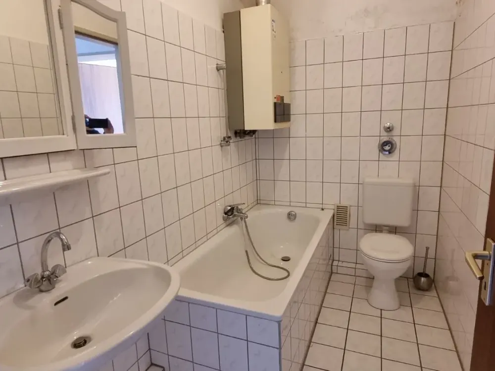 Renovierte 3-Zimmer-Wohnung mit Balkon und Stellplatz! Perfekt für die Familie!
