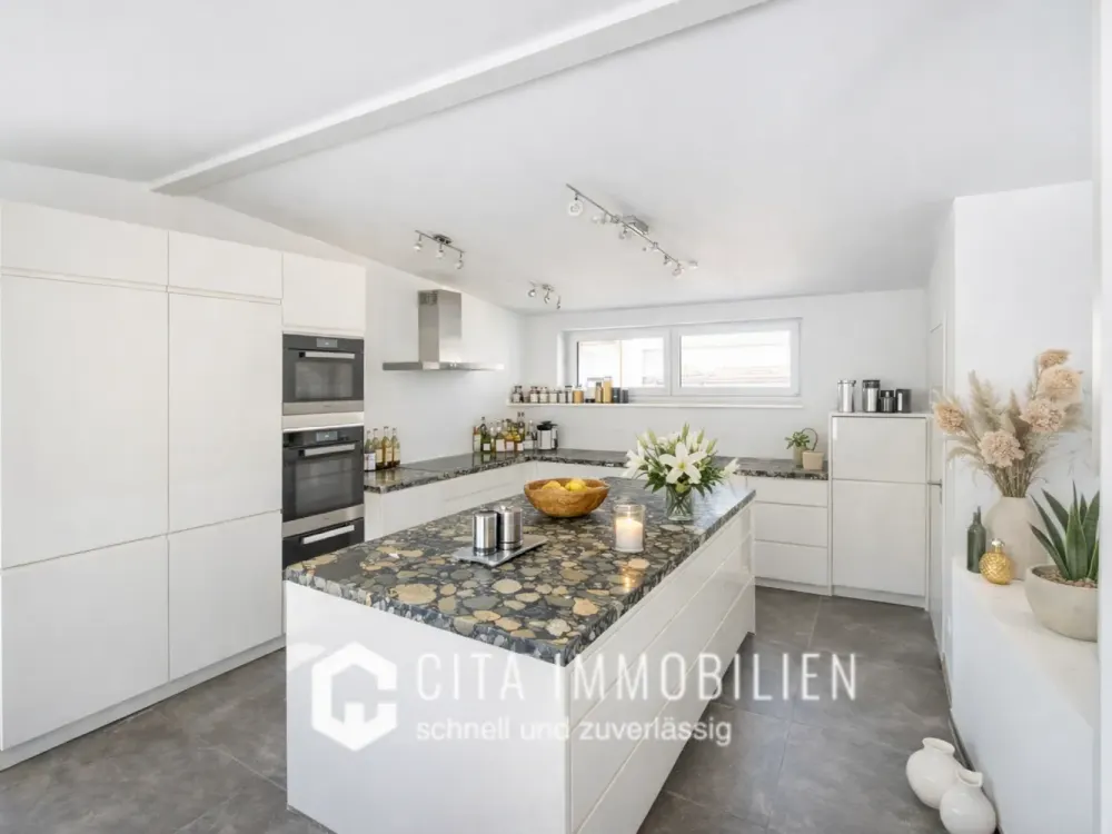 Exklusive 2,5 Zimmer Penthouse-Maisonette mit Dachterrasse & Stellplatz in Frankfurt-Preungesheim