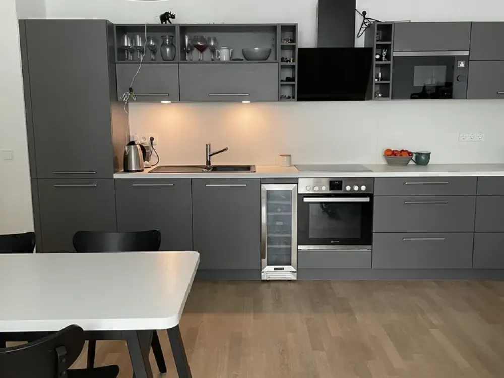 2-Zimmer-Wohnung (58 m²) mit Aufzug & Einbauküche, Ruhige Lage im Florakiez
