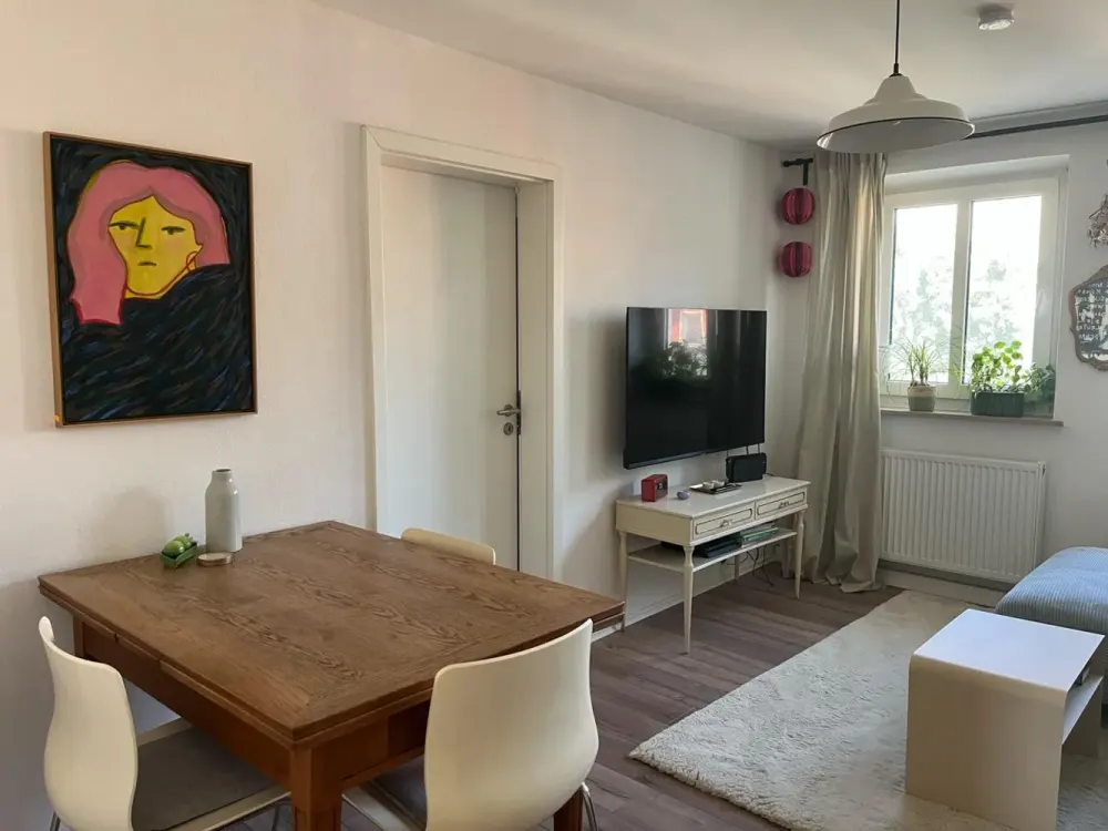 شقة مكونة من 3 غرف مؤثثة جزئياً ومعتنى بها تقع في وسط Glockenhof Nürnberg