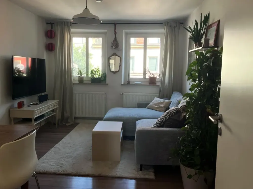 شقة مكونة من 3 غرف مؤثثة جزئياً ومعتنى بها تقع في وسط Glockenhof Nürnberg