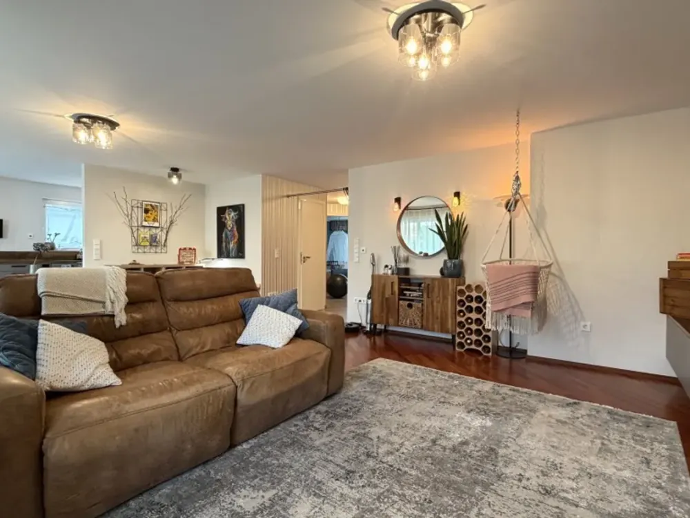 Exklusive 3-Zimmer-Wohnung mit Loggia, Garage und Stellplatz in Hanau-Steinheim