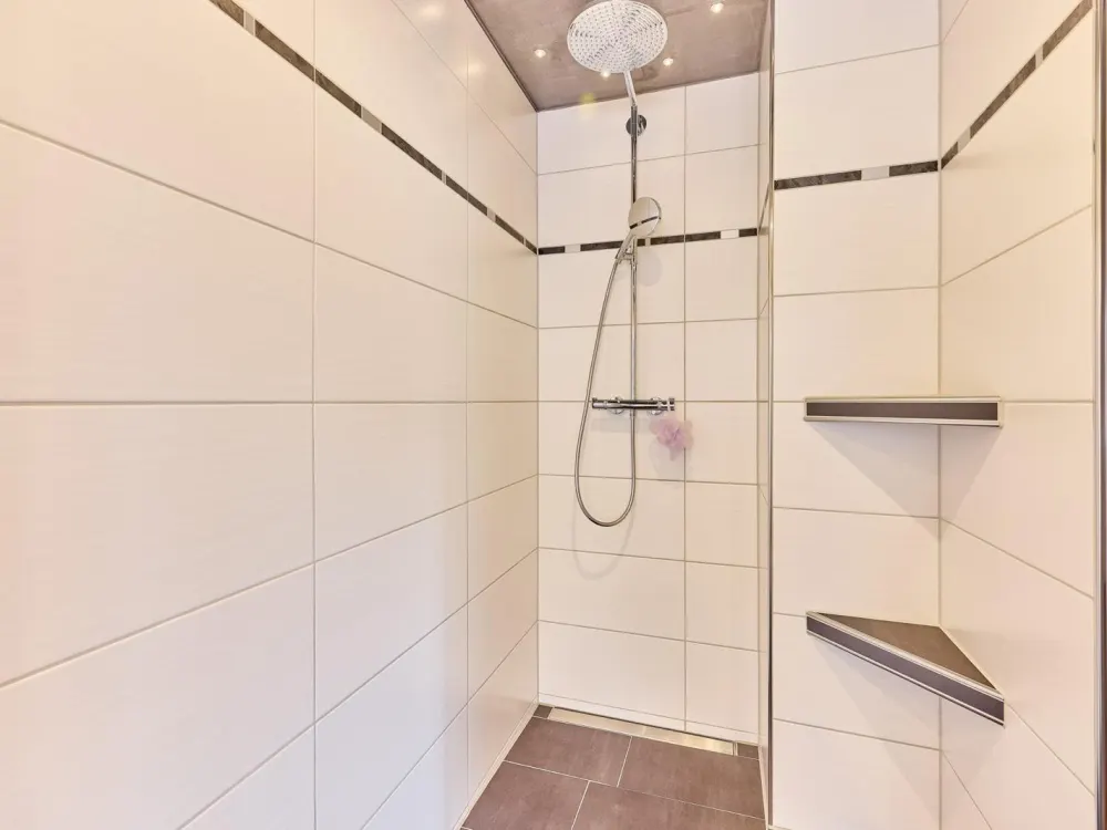 Schöne moderne 4-5 Z Wohnung