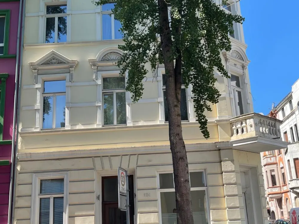 Große Altbauwohnung in Krefeld Innenstadt zu vermieten