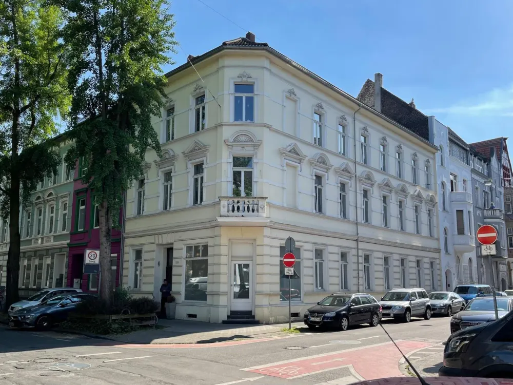 Große Altbauwohnung in Krefeld Innenstadt zu vermieten