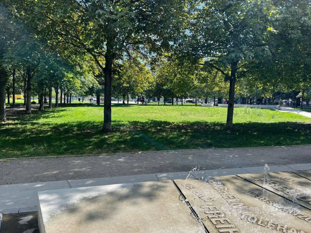 Mitte/Kreuzberg مبنى جديد بشرفتين