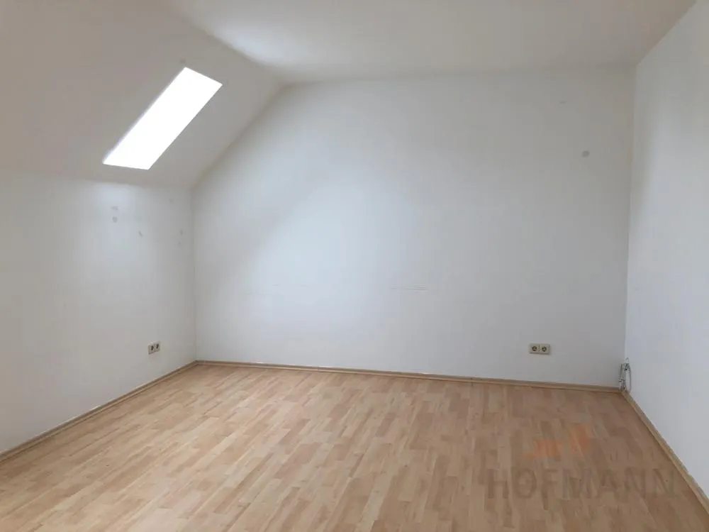 Sofort beziehbare 2-1/2 Zim. Wohnung, oberste Etage, Einbauküche, Garage, Hausmeisterservice uvm.