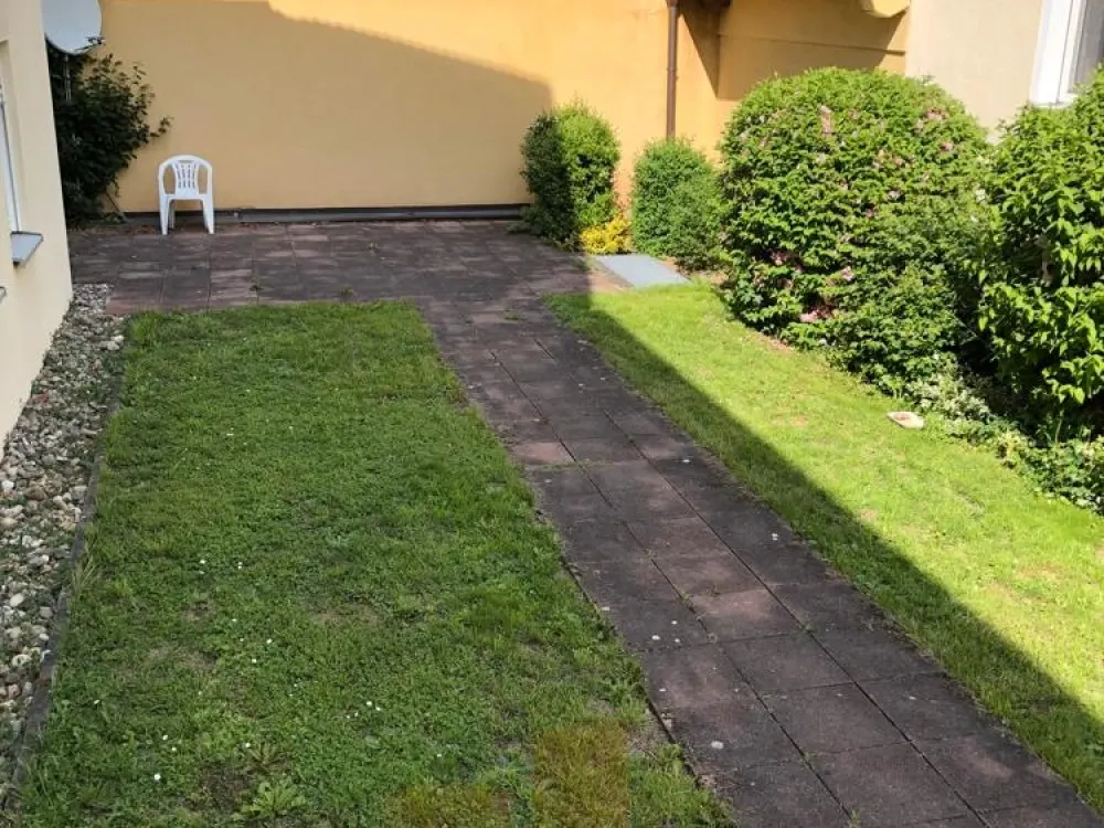 Sofort beziehbare 2-1/2 Zim. Wohnung, oberste Etage, Einbauküche, Garage, Hausmeisterservice uvm.