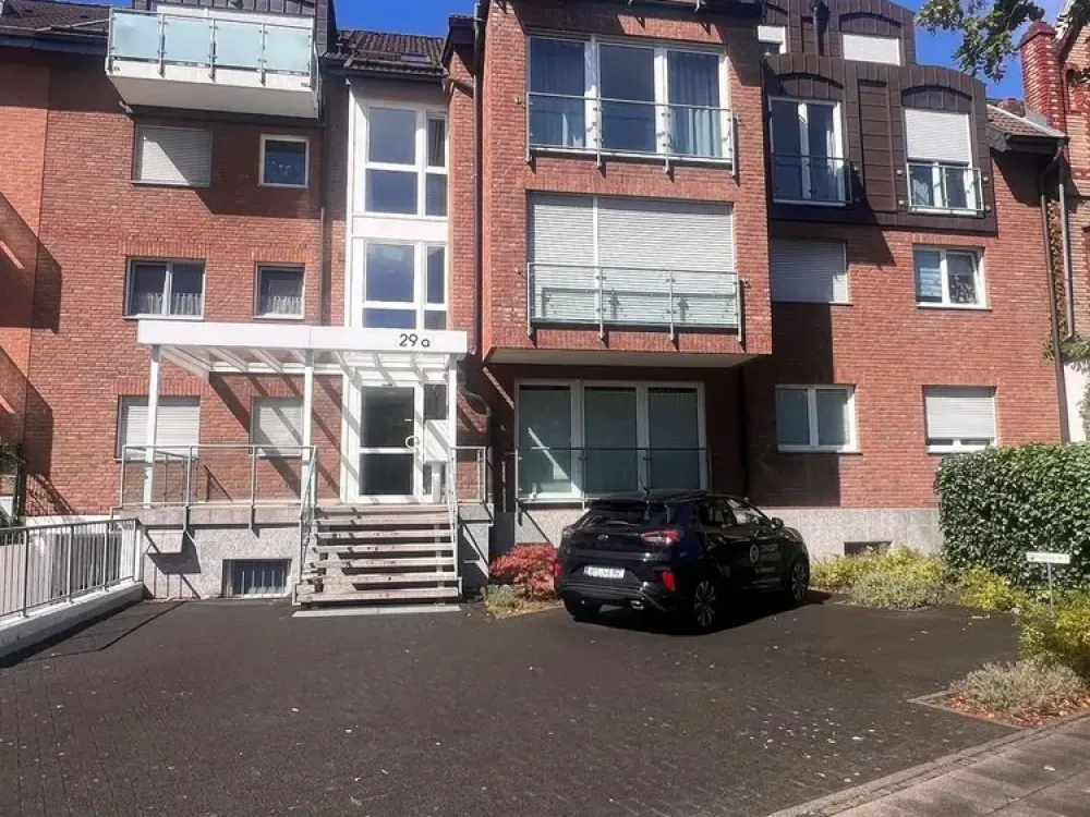 Hürth Modern 3-Room Apartment with Balcony!