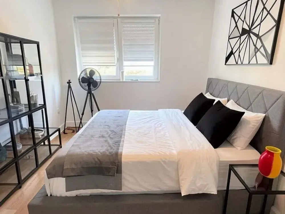 Hürth Modern 3-Room Apartment with Balcony!