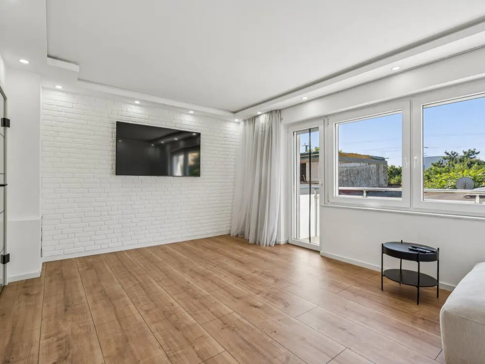 Stilvoll wohnen in Sachsenhausen, voll möblierte, hochwertig modernisierte Drei-Zimmer-Wohnung mit zwei Balkonen