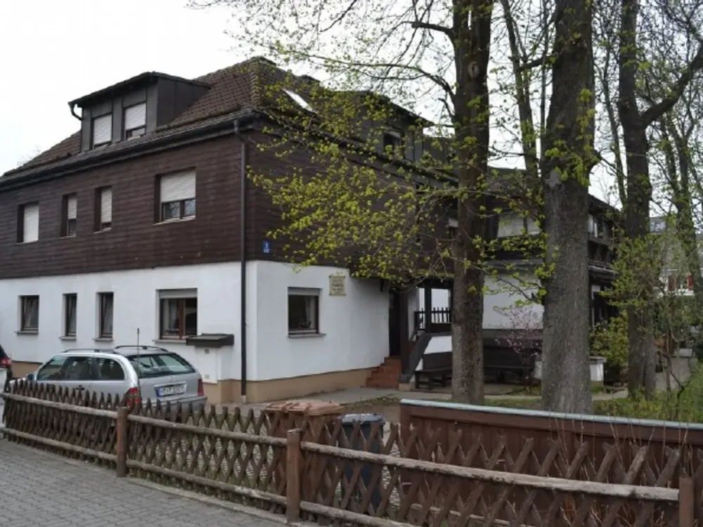 kleines Zimmer mit Bad und Küche für 1 Person