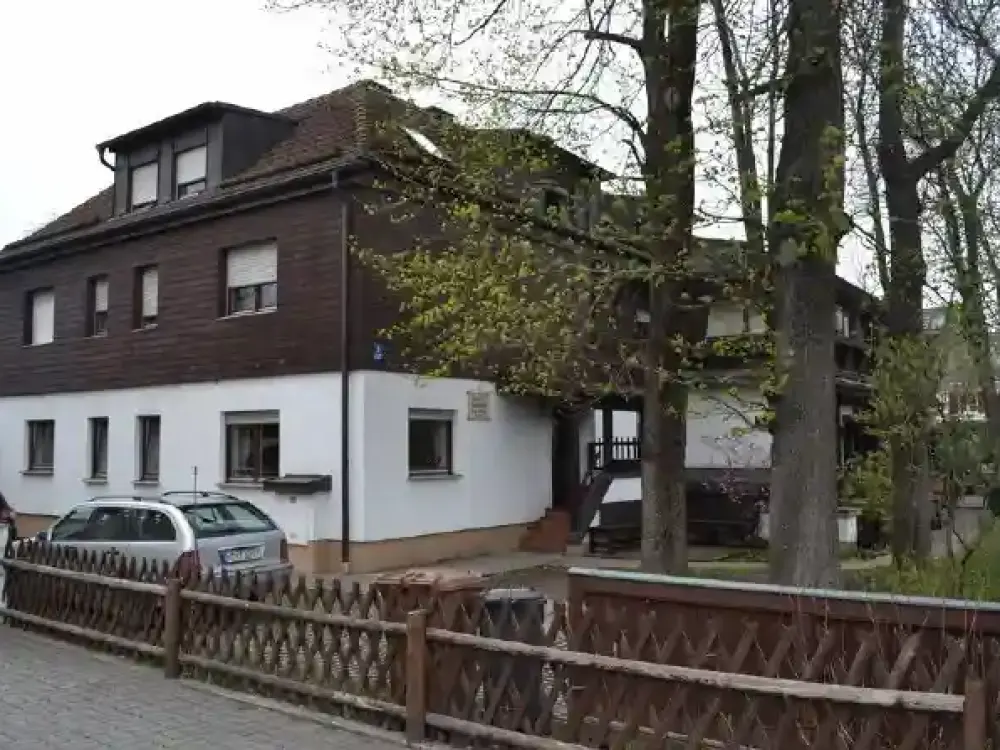 kleines Zimmer mit Bad und Küche für 1 Person