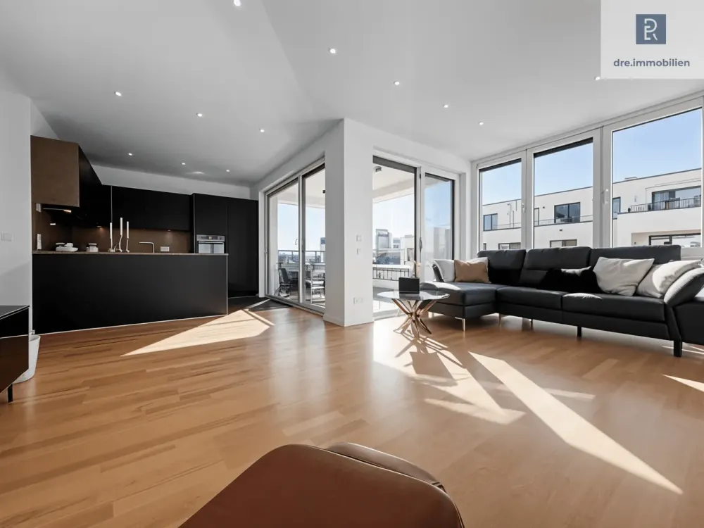 Wunderschöne, vollmöblierte Penthouse-Wohnung mit Einbauküche und großem TG- UND Außenstellplatz