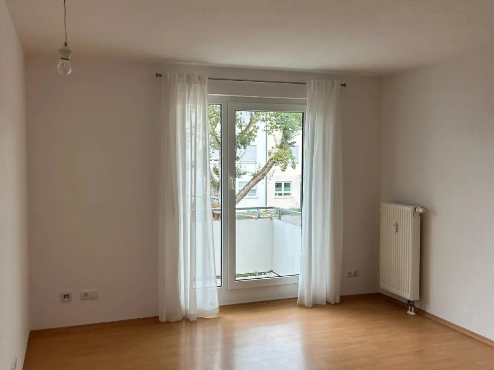 Helle 1-Zi.-Whg. mit separatem Schlafbereich, Südbalkon & EBK