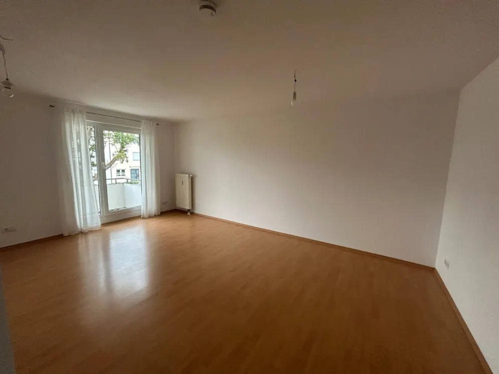 Helle 1-Zi.-Whg. mit separatem Schlafbereich, Südbalkon & EBK