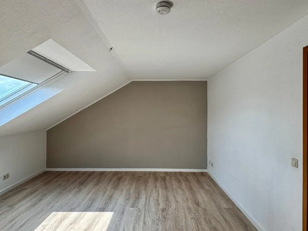 Haan Zentrum - Fußgängerzone! Großzügige Dachgeschosswohnung mit 2,5 Zimmern!