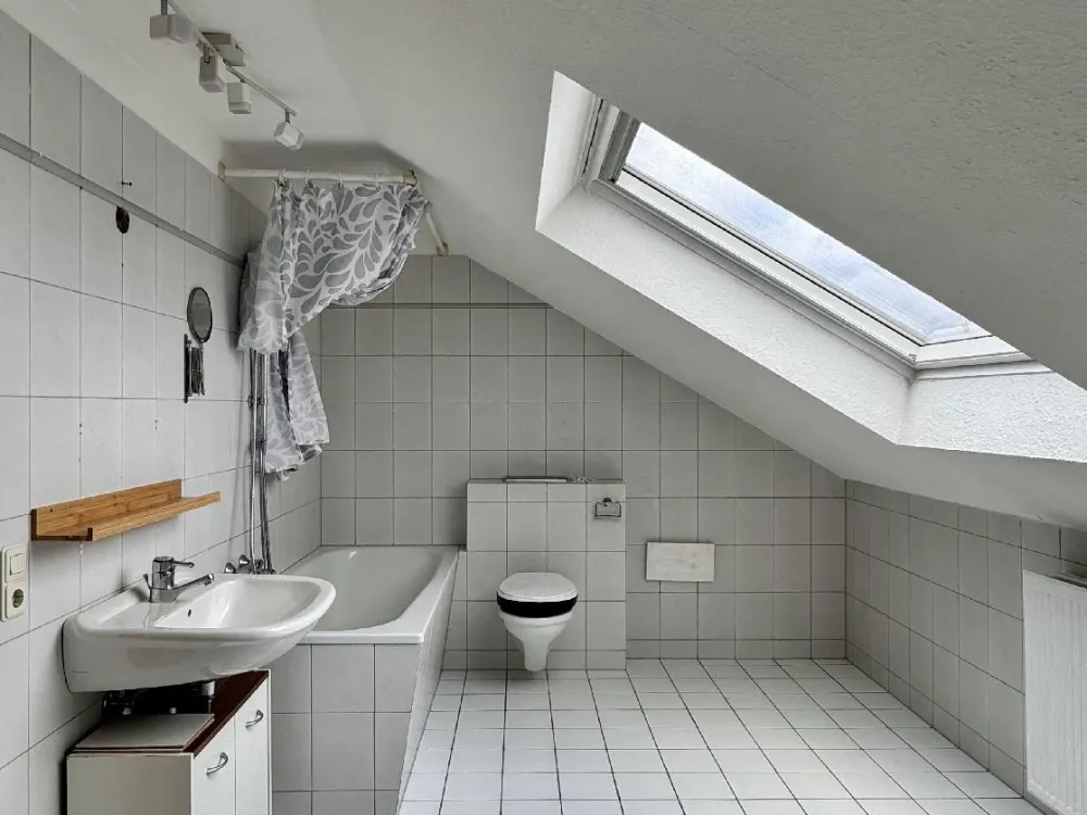Haan Zentrum - Fußgängerzone! Großzügige Dachgeschosswohnung mit 2,5 Zimmern!