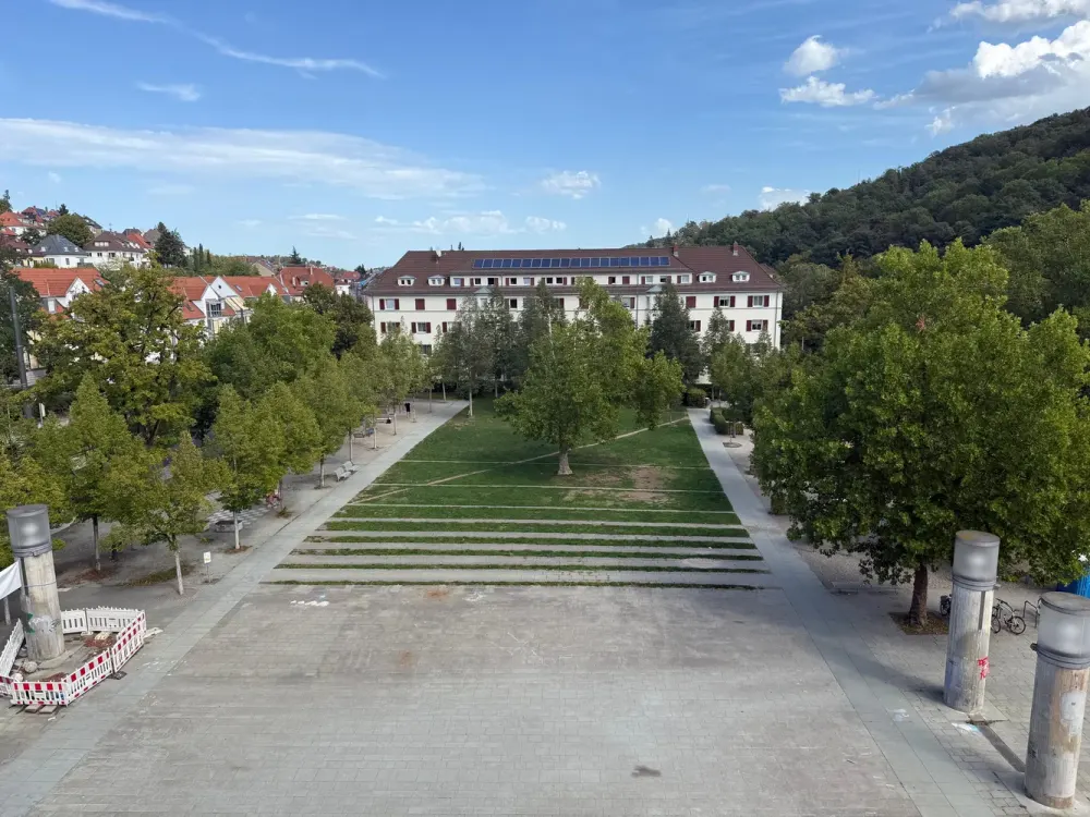 Lichtdurchflutete 2,5 Zimmerwohnung, zentral mit tollem Ausblick