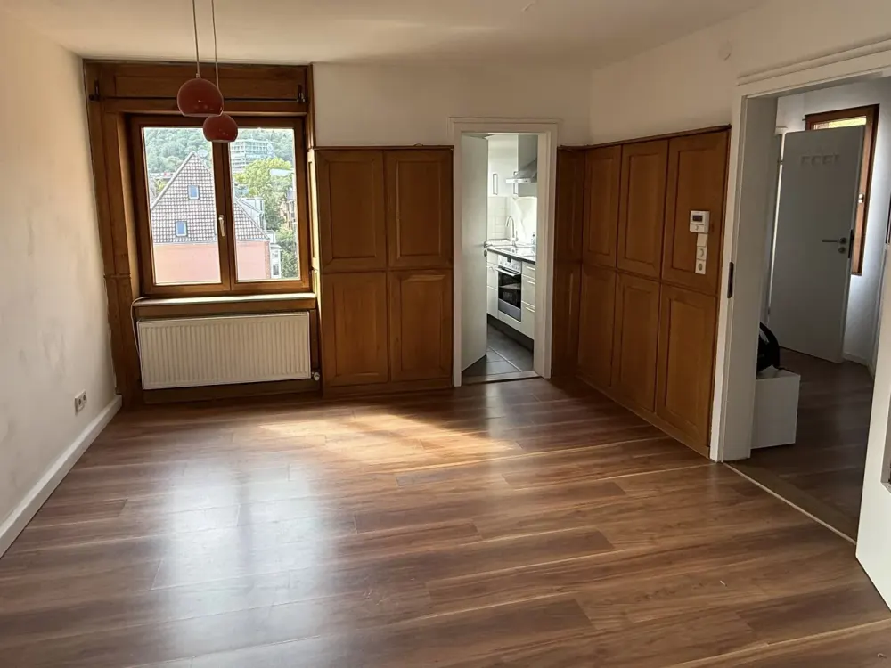 Lichtdurchflutete 2,5 Zimmerwohnung, zentral mit tollem Ausblick