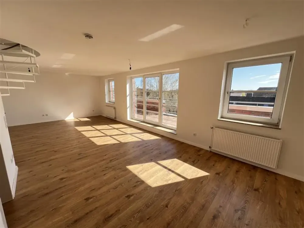 *Seltene Gelegenheit: ein Zuhause der Extraklasse mit Dachterrasse und über zwei Etagen mit viel Rau