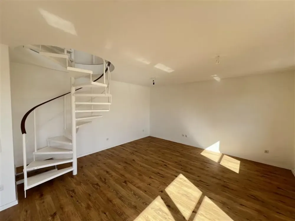 *Seltene Gelegenheit: ein Zuhause der Extraklasse mit Dachterrasse und über zwei Etagen mit viel Rau