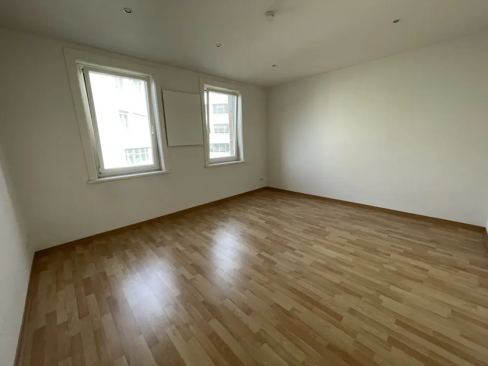 Gepflegte 4 Zimmer Wohnung mit sehr guter Anbindung