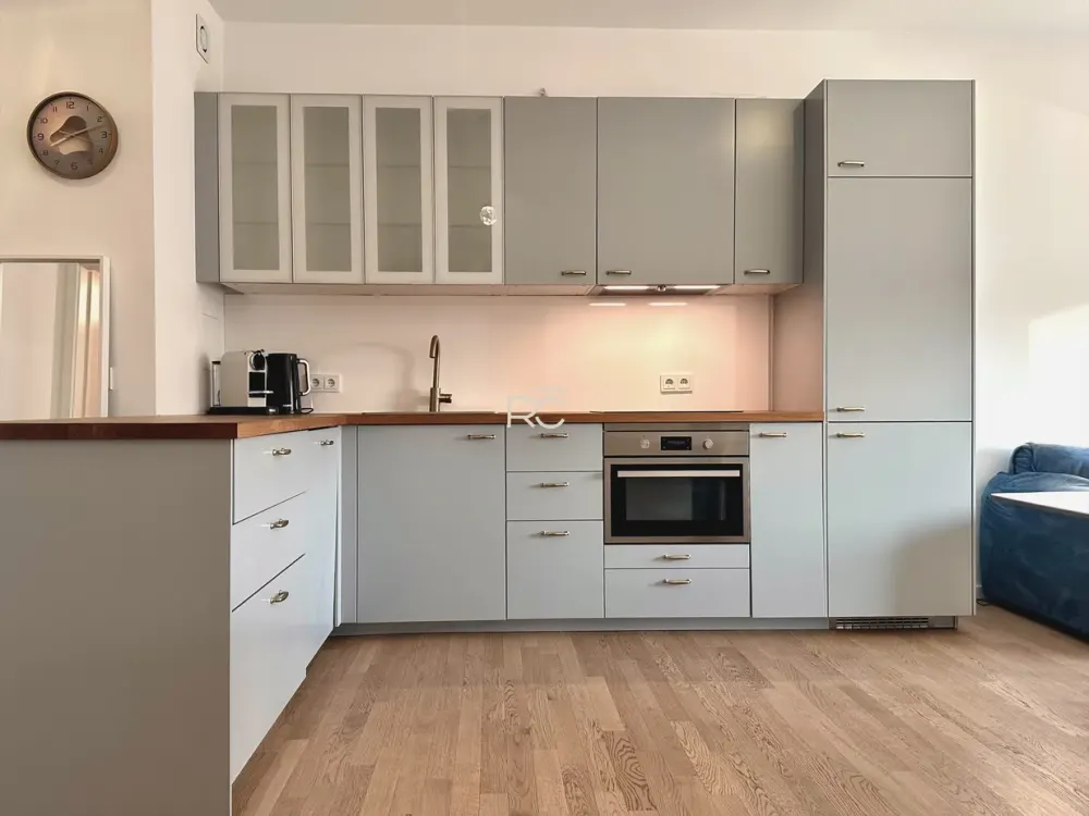 Neubau-2.5 Zimmerwohnung direkt an der East Side Gallery mit Blick auf die Spree