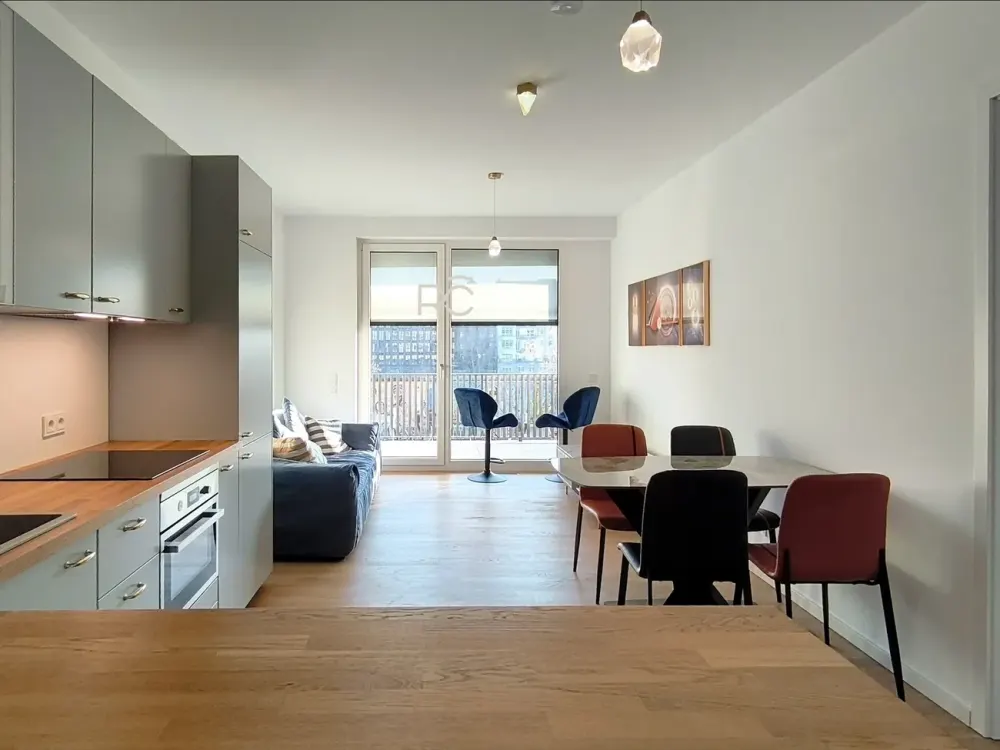 Neubau-2.5 Zimmerwohnung direkt an der East Side Gallery mit Blick auf die Spree