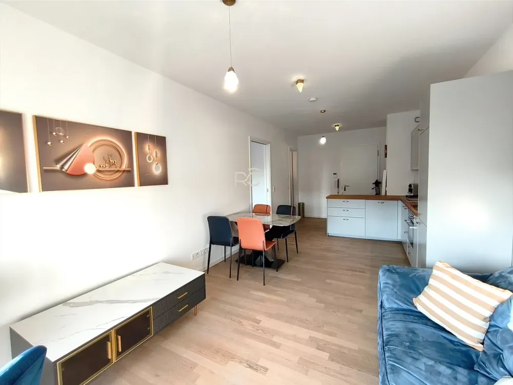 Neubau-2.5 Zimmerwohnung direkt an der East Side Gallery mit Blick auf die Spree