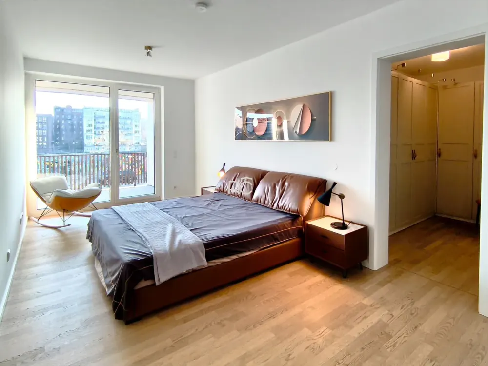 Neubau-2.5 Zimmerwohnung direkt an der East Side Gallery mit Blick auf die Spree