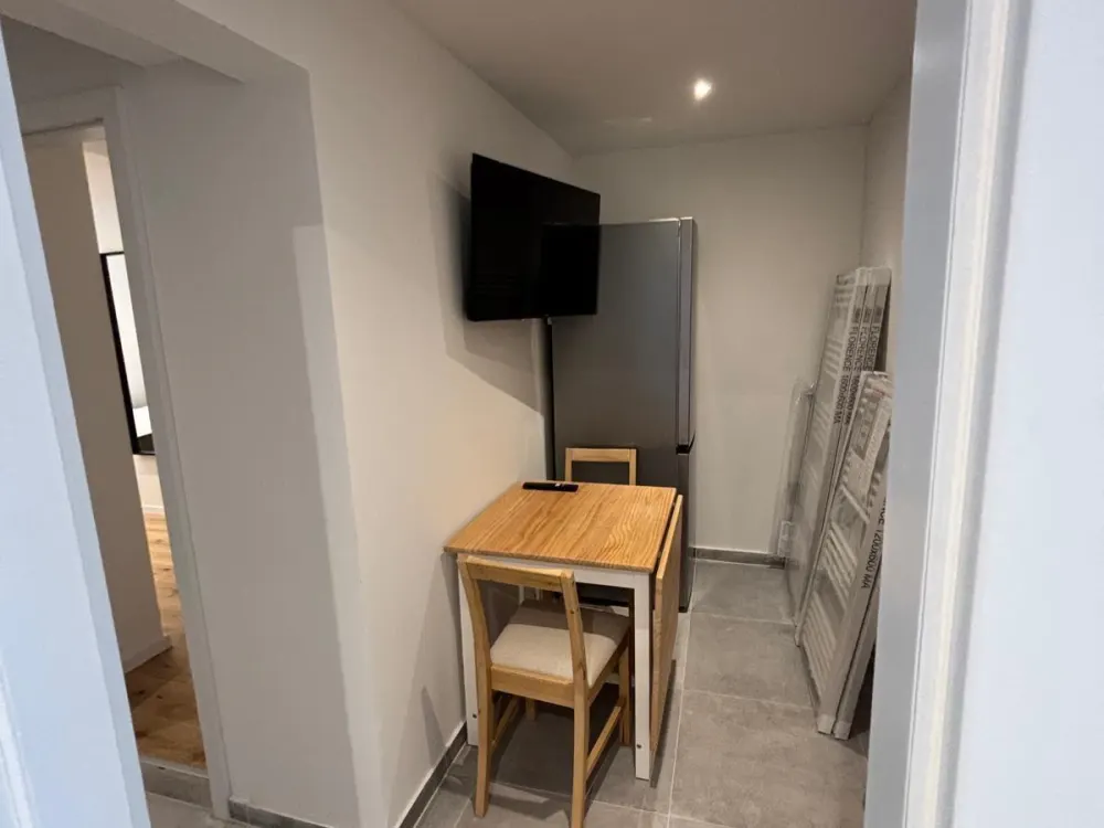 Furnished Room in 2 Room Appartment