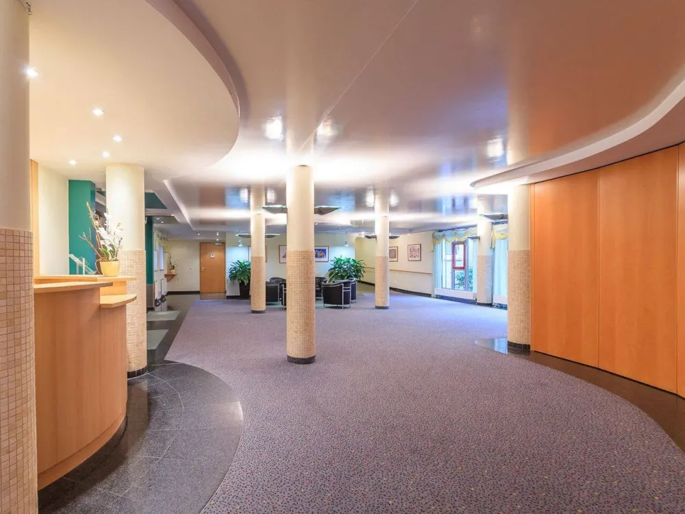 Modernisierte 2-Zimmer-Wohnung mit Balkon im Seniorenwohnpark Neulichtenhof - Blick ins Grüne