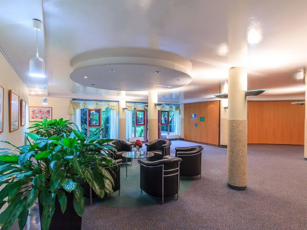 Modernisierte 2-Zimmer-Wohnung mit Balkon im Seniorenwohnpark Neulichtenhof - Blick ins Grüne
