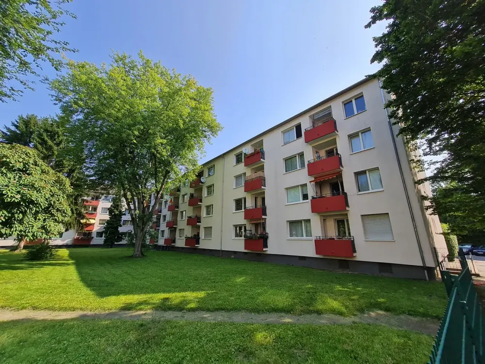 Ruhige Lage, freundliche 3-Zimmer-Wohnung mit Balkon und Blick ins Grüne