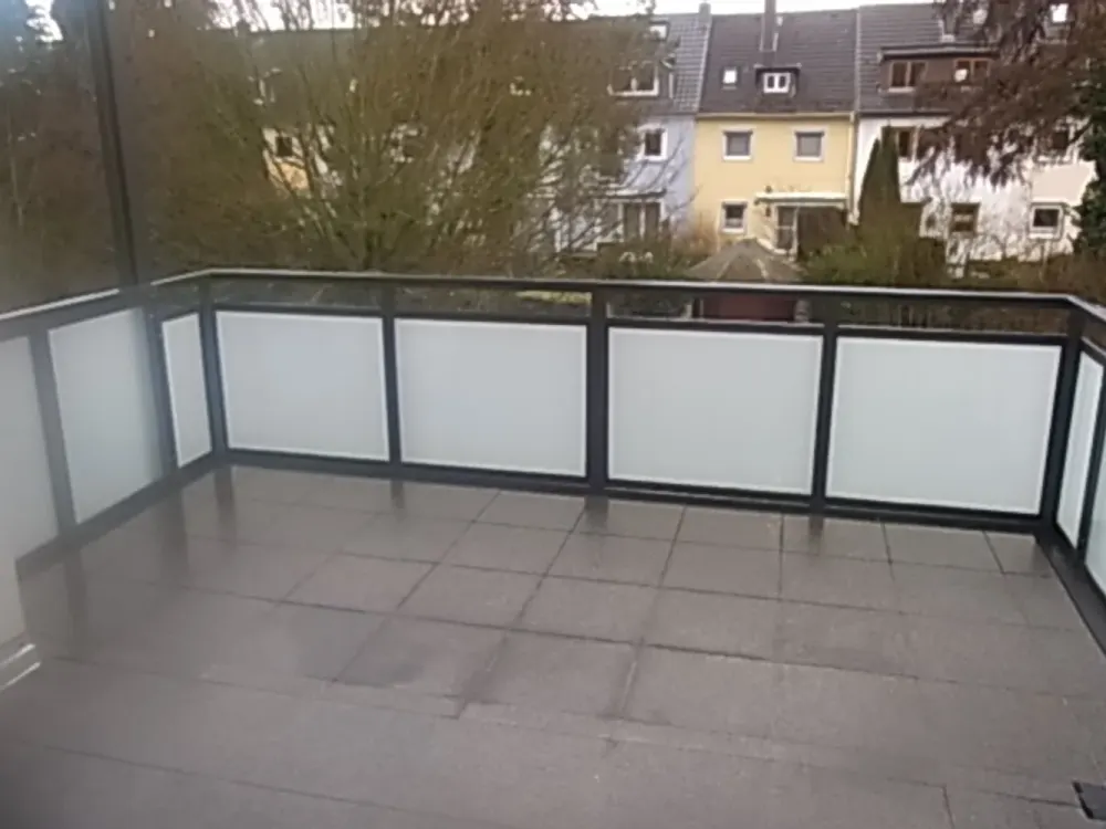 2-Zimmer-Wohnung mit ca. 56,54 m², Einbauküche & XXL-Balkon, sofort verfügbar