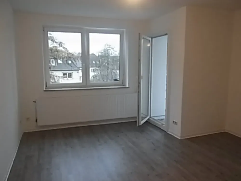 2-Zimmer-Wohnung mit ca. 56,54 m², Einbauküche & XXL-Balkon, sofort verfügbar